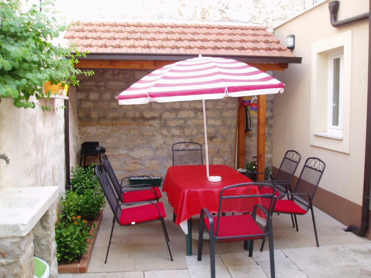 Mirina Apartment *